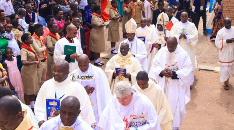 24 ORDAINED PRIESTS,17 RECEIVE THEIR DEACONATE ORDERS IN KAMPALA ARCHDIOCESE Reporter Kizindo Lule Kampala-Uganda The Archbishop of Kampala Archdiocese His Worship Paul Ssemogerere has Ordained 24 Deacons to Priesthood and 17 Seminarians to Deaconate after intense training and formation from gazzeted Catholic faith institutions. While Ordaining them,the Archbishop of Kampala His Worship Paul Ssemogerere has cautioned them to be extra obedient to their Masters and involve the Christians in the day to day activities of the Roman Catholic church. "Priesthood has its roots in Jesus Christ the son of God,I urge you to emulate him by doing what you are expected of,spreading the word of God using the tool given,extending love to people,showing them the right way to take,counselling those in need,teaching them to avoid sin and others" he said. What surprised most of the faithful at the ordination function,was the Archbishop of Kampala kneeling before the newly ordained priests and got blessings from them,one by one. The successful candidates were recently passed out by their three respective seminaries including;St.Mary's Ggaba major seminary,St.Mbaaga Ggaba major seminary and St.Paul Kinyamasika major seminary. Bwayise and Mitalamaria parishes in Kampala Archdiocese took the lead with two Deacons to Priesthood respectively out of the now 75 known and operational parishes of Kampala Archdiocese. Kasenge Parish one of the recently announced and launched new parishes have had their first priest Rev Fr. Benard Mukiibi. The rest of the parishes have one successful candidate while others had none. Information from within the Diocese has indicated that these priests and Deacons are from three National major seminaries of St Paul Kinyamasika, St.Mbaaga and St.Mary's major seminary Ggaba.